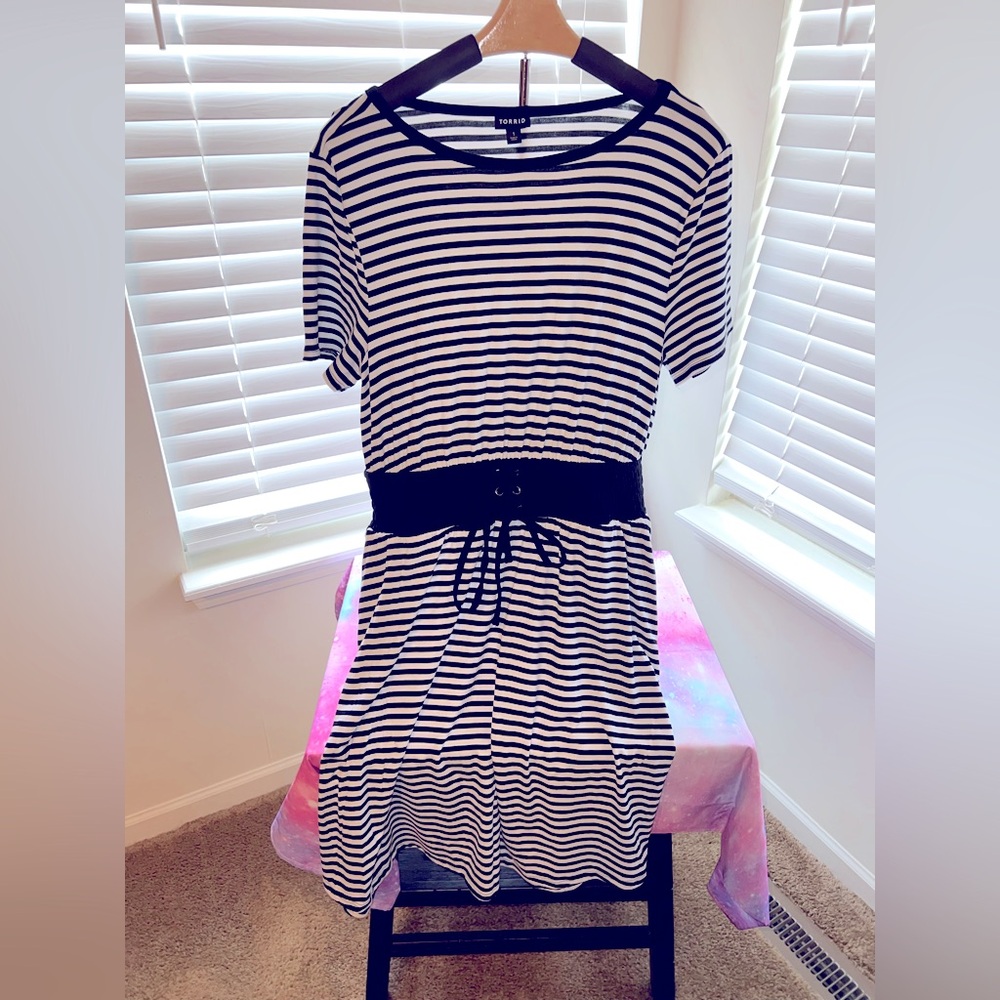 Torrid Size 1 Smocked Waist T-Shirt Dress - Jersey Stripe Black & White - Picture 2 of 6